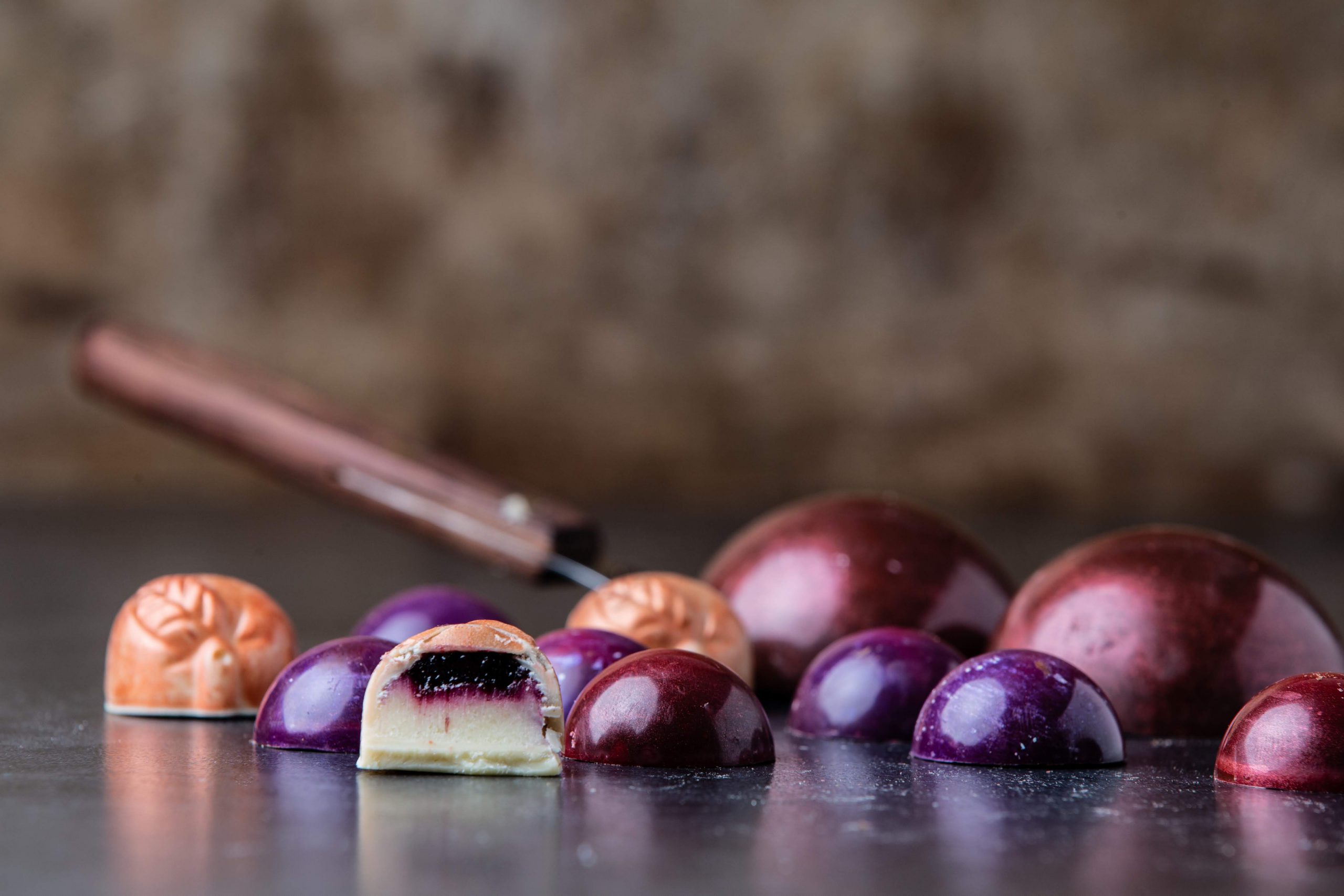 ייצור שוקולדים ופרלינרים טבעוניים