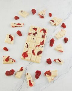 שוקולד טבעוני עם טעמים מפתיעים – חוויית מתיקות בריאה