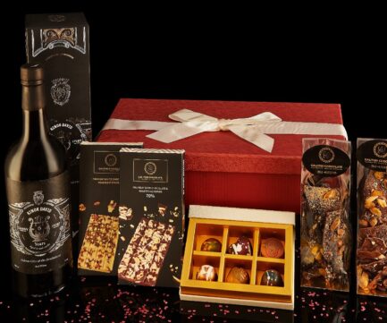 מארז שוקולד מתנה יוקרתי ובקבוק יין פורט