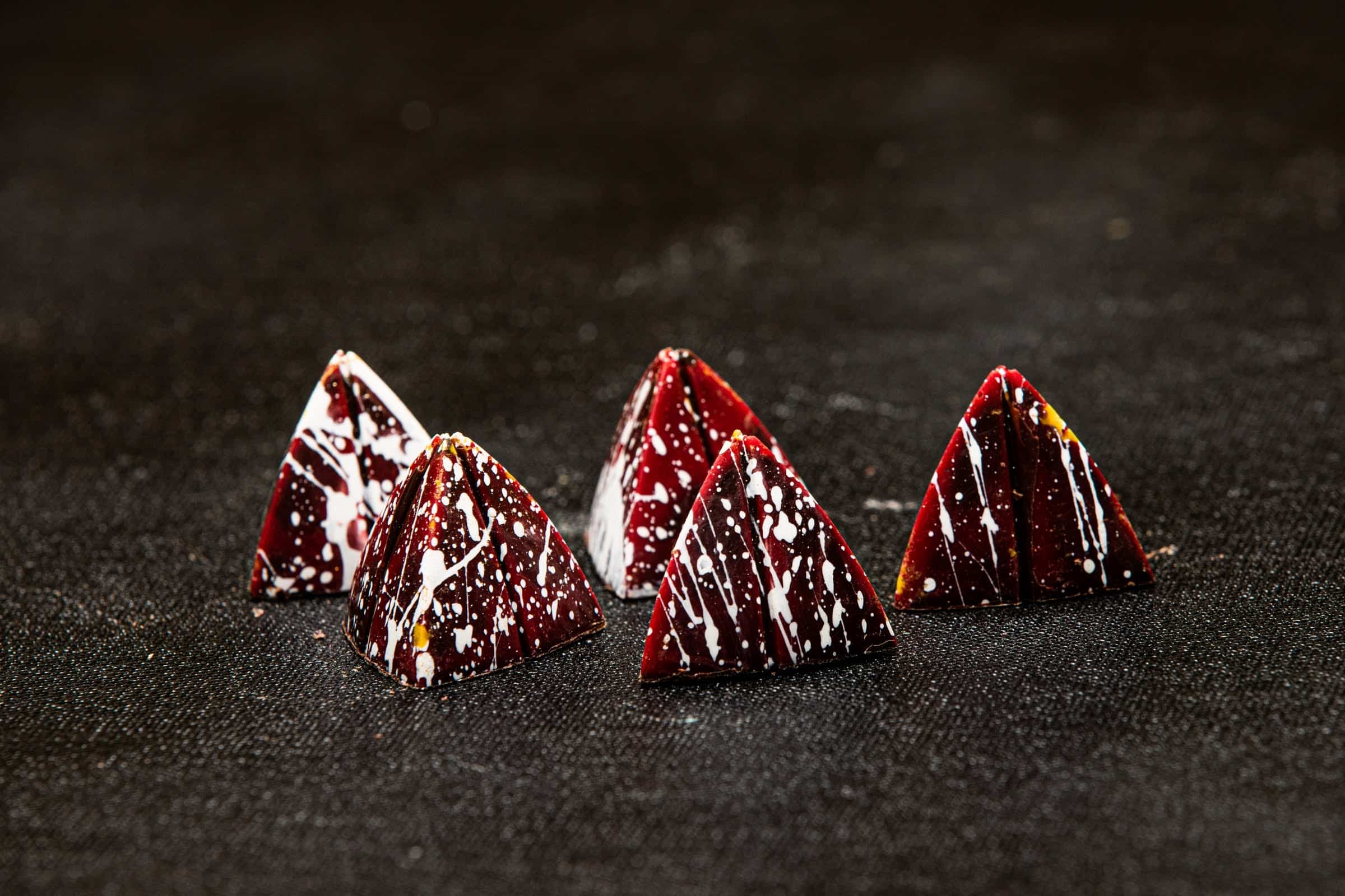 ייצור שוקולדים ופרלינרים ללא סוכר